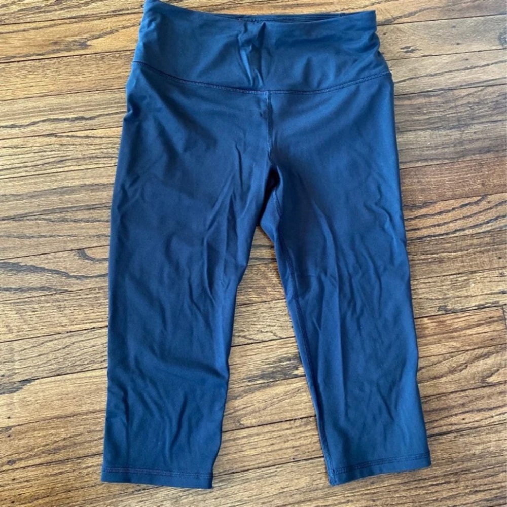 Victoria’s Secret VSX Knockout Crop Leggings